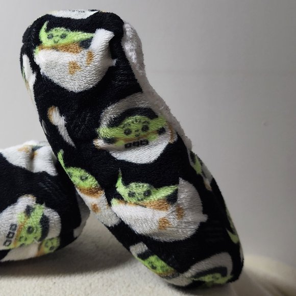 Disney Star Wars Grogu Baby Yoda Fuzzy Babba Slipper Socks. - Picture 2 of 7